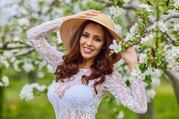 Schöne Natürliche Frau Apfelgarten — Stockfoto