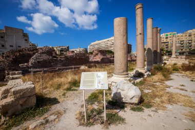ALEXANDRIA, EGYPT - 26 Nisan 2021. Roma amfitiyatrosu, 2. yüzyıldan 4. yüzyıla kadar. Eski İskenderiye 'den kalıntılar ve parçalar.