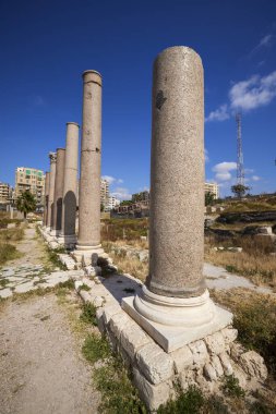 ALEXANDRIA, EGYPT - 26 Nisan 2021. Roma amfitiyatrosu, 2. yüzyıldan 4. yüzyıla kadar. Eski İskenderiye 'den kalıntılar ve parçalar.