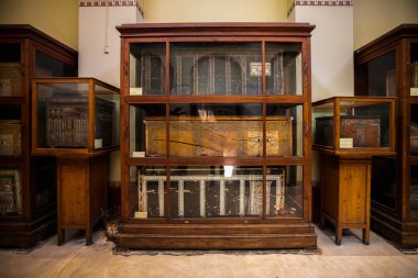 Kahire Mısır - 13 Nisan 2021. Mısır Müzesi, çeşitli sergiler.