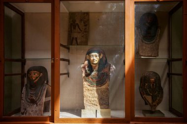 Kahire Mısır - 13 Nisan 2021. Mısır Müzesi, çeşitli sergiler.