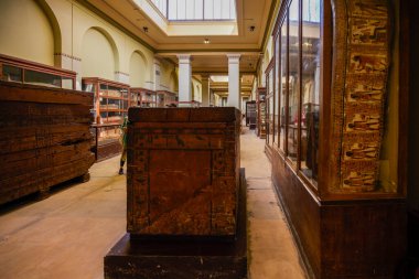 Kahire Mısır - 13 Nisan 2021. Mısır Müzesi, çeşitli sergiler.