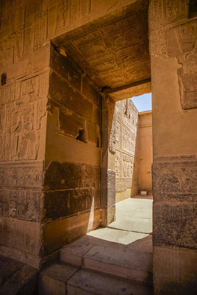 Edfu Aswan Egypt 2021 Április Ízisz Temploma Nasser Tónál Isis — Stock Fotó