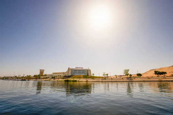 Edfu Aswan Egypt 2021年4月24日 ナセル湖のフィレ島のイシス神殿 イシス ホルス ファラオの浅浮揚 — ストック写真