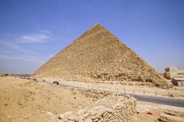 18 Nisan 2021. Mısır, Kahire - Giza. Piramitlerin genel görünümü