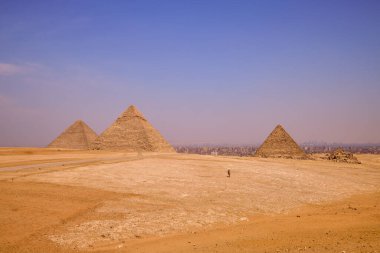 18 Nisan 2021. Mısır, Kahire - Giza. Piramitlerin genel görünümü