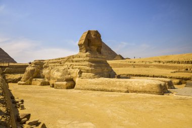 18 Nisan 2021 Büyük Sfenks ve Piramitler, ünlü Dünyanın Mucizesi, Giza, Mısır
