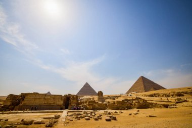 18 Nisan 2021 Büyük Sfenks ve Piramitler, ünlü Dünyanın Mucizesi, Giza, Mısır
