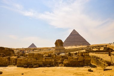 18 Nisan 2021 Büyük Sfenks ve Piramitler, ünlü Dünyanın Mucizesi, Giza, Mısır