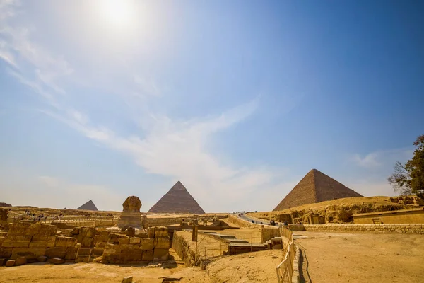 Nisan 2021 Büyük Sfenks Piramitler Ünlü Dünyanın Mucizesi Giza Mısır — Stok fotoğraf