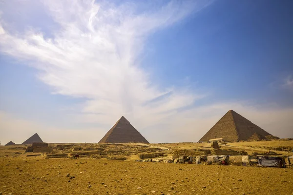 18 Nisan 2021 Büyük Sfenks ve Piramitler, ünlü Dünyanın Mucizesi, Giza, Mısır