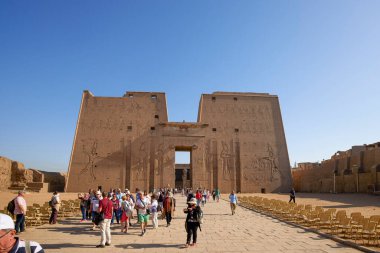 Edfu, Mısır 16 Nisan 2021, Horus Tapınağı, önemli turistik mekan