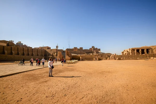 Edfu Egipt Kwietnia 2021 Świątynia Horusa Ważna Atrakcja Turystyczna — Zdjęcie stockowe