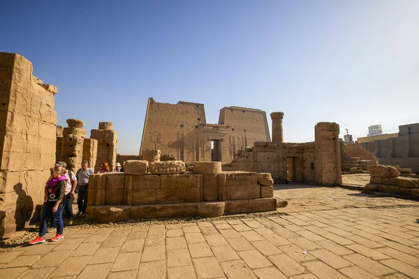 Edfu Egipt Kwietnia 2021 Świątynia Horusa Ważna Atrakcja Turystyczna — Zdjęcie stockowe
