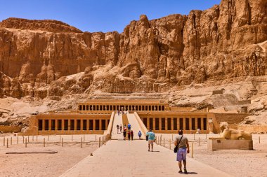 11 Nisan 2021 Mısır 'daki Luxor' daki Hatshepsut Tapınağı