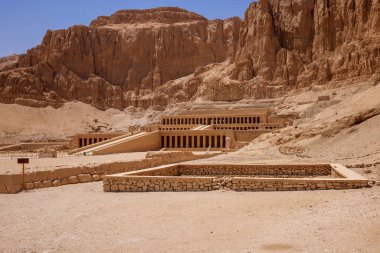 11 Nisan 2021 Mısır 'daki Luxor' daki Hatshepsut Tapınağı