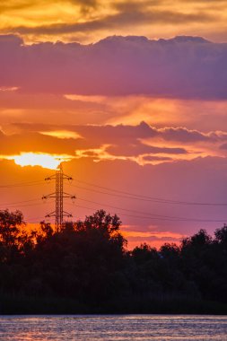 Romanya 'nın Tuna Deltası' nda gün batımına sahip güzel manzara