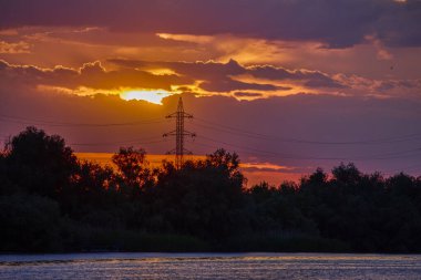 Romanya 'nın Tuna Deltası' nda gün batımına sahip güzel manzara