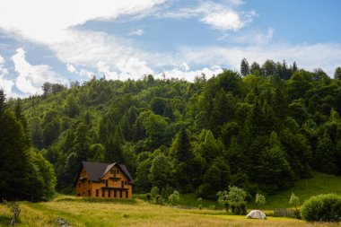 Rucar Romanya 'nın kırsal kesimindeki dağlık arazi