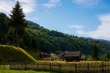 Rucar Romanya 'nın kırsal kesimindeki dağlık arazi