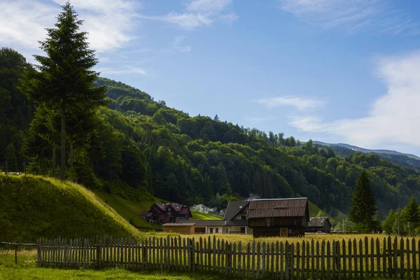 Bellissimo Paesaggio Con Zona Rurale Montagna Rucar Romania — Foto Stock