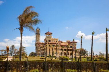 İskenderiye, Mısır - 12 Nisan 2021: Montaza halk parkındaki Kraliyet Sarayı 'nın çekildiği gün