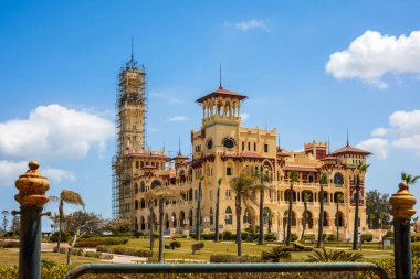 İskenderiye, Mısır - 12 Nisan 2021: Montaza halk parkındaki Kraliyet Sarayı 'nın çekildiği gün