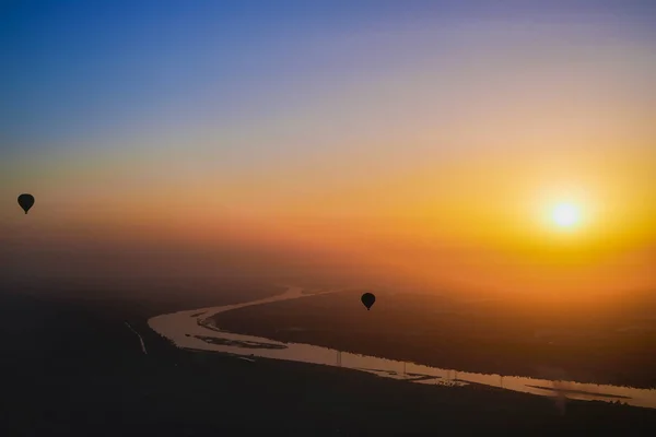 在埃及卢克索从气球上看到的日出图像 — 图库照片