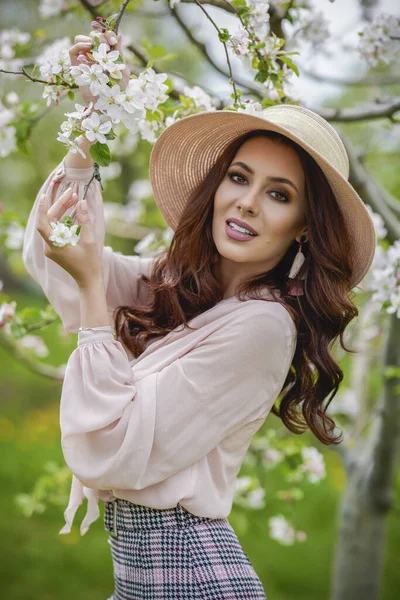 Mooie Natuurlijke Vrouw Tuin Van Appel — Stockfoto