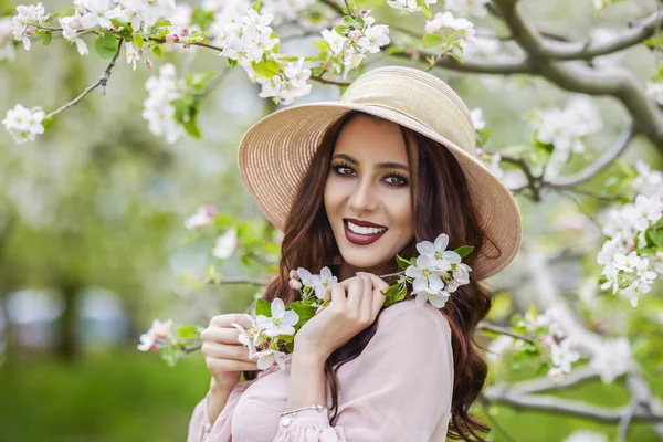 Schöne Natürliche Frau Apfelgarten — Stockfoto