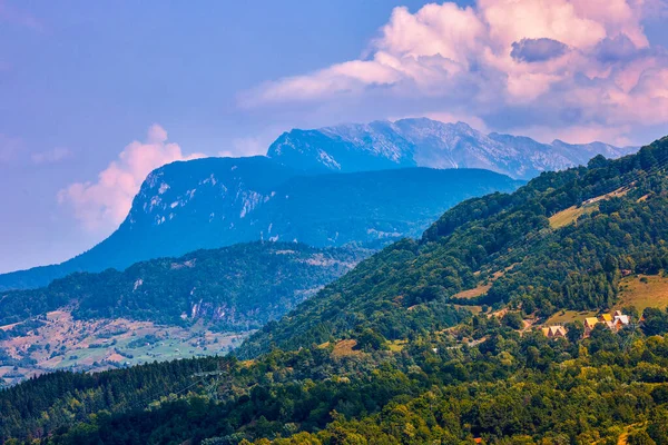 Romanya Nın Karpat Dağları Ndaki Dağlık Bölgede Güzel Bir Manzara — Stok fotoğraf