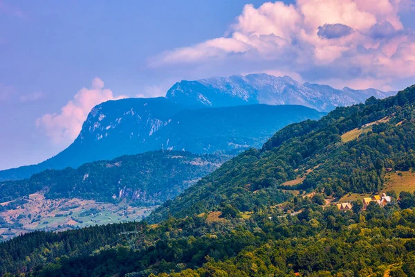 Hermoso Paisaje Zona Montaña Las Montañas Los Cárpatos Rumania —  Fotos de Stock