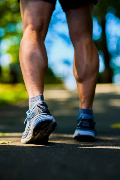 Primer Plano Los Pies Atleta Listo Para Correr —  Fotos de Stock