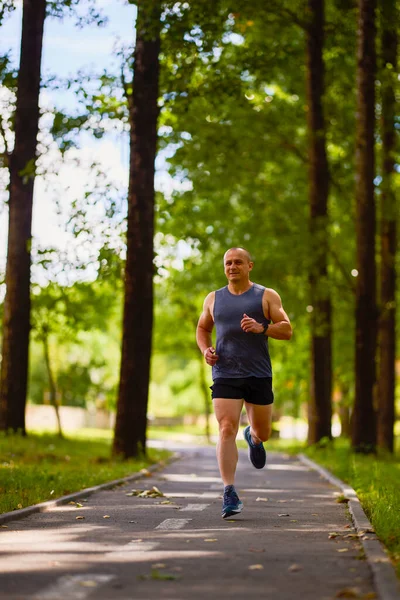 Uomo Che Corre Nella Natura Attraverso Parco Sport Città — Foto Stock