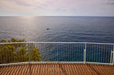 Palma De Mallorca adasında güzel bir deniz manzarası.