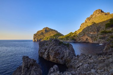 Palma De Mallorca adasında güzel bir deniz manzarası.
