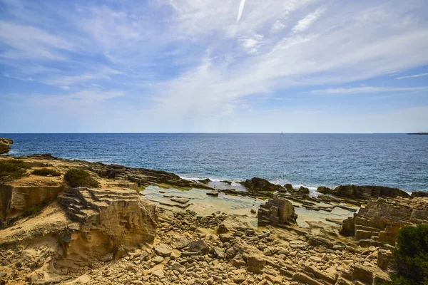 Palma De Mallorca adasında güzel bir deniz manzarası.