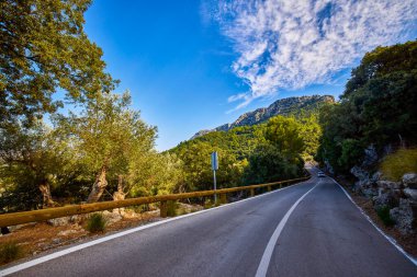 Palma De Mallorca (Balearic Adaları İspanya) adasındaki güzel dağ manzarası)