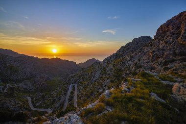 Palma De Mallorca (Balearic Adaları İspanya) adasındaki güzel dağ manzarası)