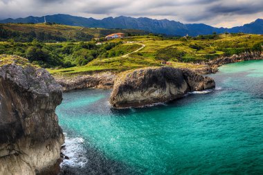 okyanus kıyısında yılında asturias, İspanya ile güzel sahne