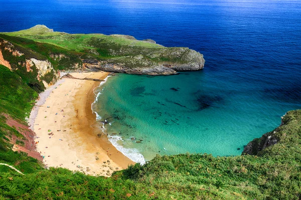 Schöne landschaft strand meer in asturien, spanien — Stockfoto
