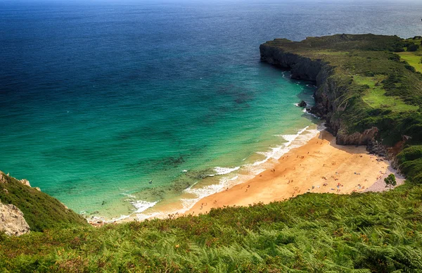 Bellissimo paesaggio spiaggia oceano nelle Asturie, Spagna — Foto Stock