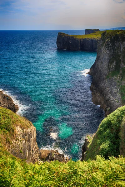 Wunderschöne landschaft mit der meerküste in asturien, spanien — Stockfoto