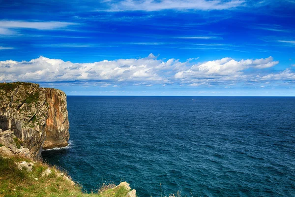 Beautiful scenery with the ocean shore in Asturias, Spain — Stock Photo, Image