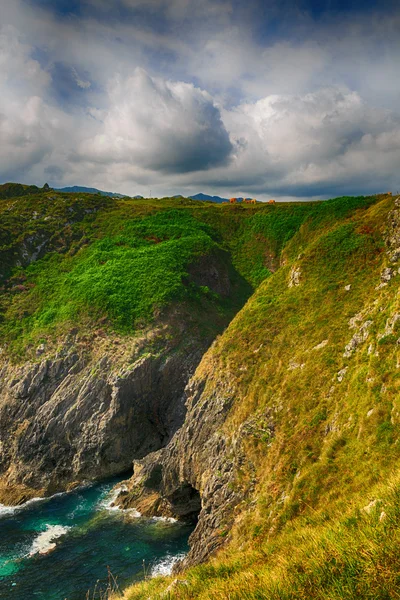 Piękne krajobrazy z brzegu oceanu w asturias, Hiszpania — Zdjęcie stockowe