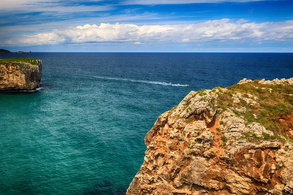 Hermoso paisaje con la orilla del mar en Asturias, España —  Fotos de Stock