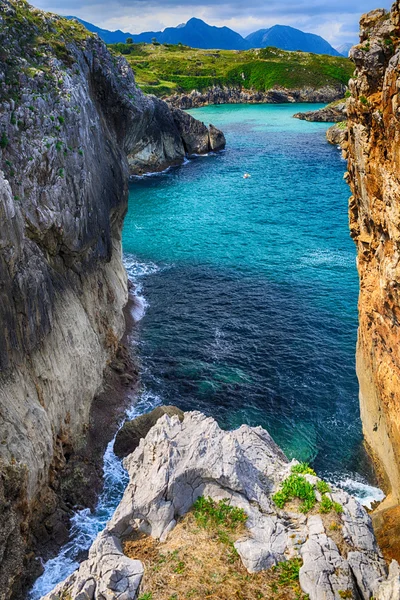 okyanus kıyısında yılında asturias, İspanya ile güzel sahne