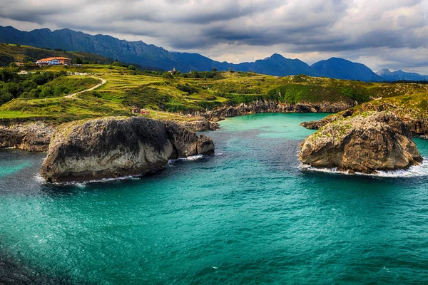 Gyönyörű táj, az óceán partján Asturias, Spanyolország — Stock Fotó