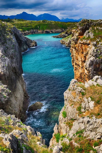 Wunderschöne landschaft mit der meerküste in asturien, spanien — Stockfoto