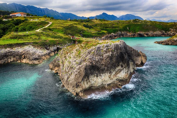 Wunderschöne landschaft mit der meerküste in asturien, spanien — Stockfoto